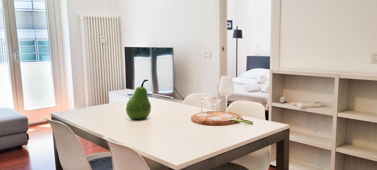 Апартаменти Joivy Superb Flat, 2 Balconies & Skyscrapers View Мілан Екстер'єр фото