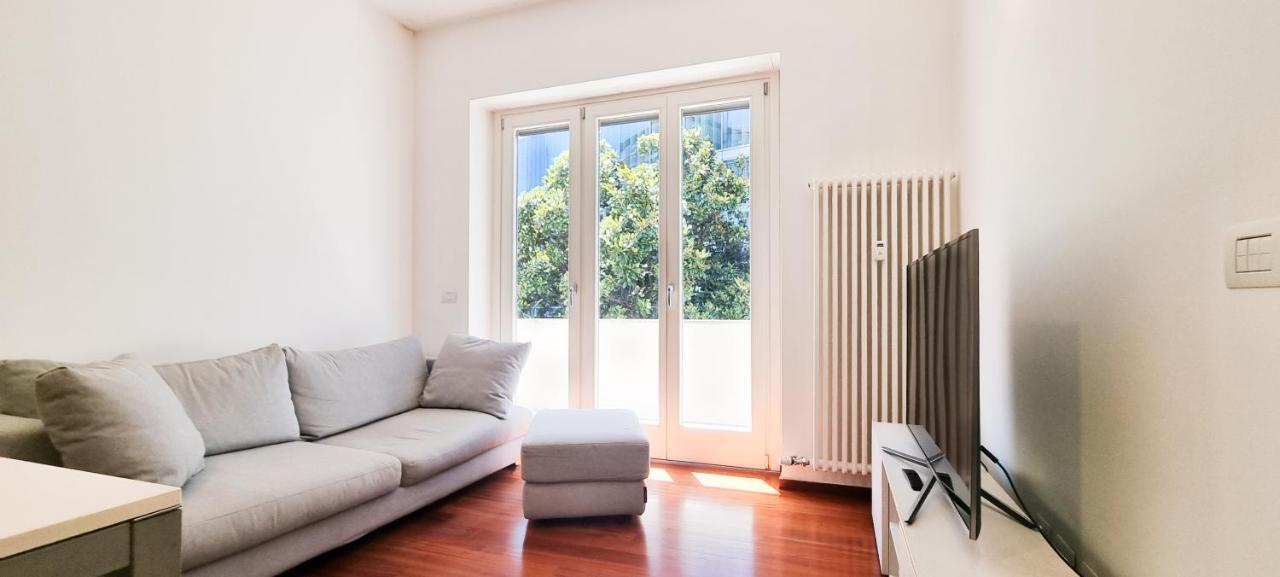 Апартаменти Joivy Superb Flat, 2 Balconies & Skyscrapers View Мілан Екстер'єр фото